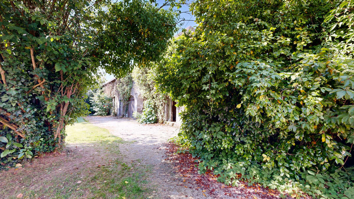 Maison à SAINT-DENIS-LE-GAST