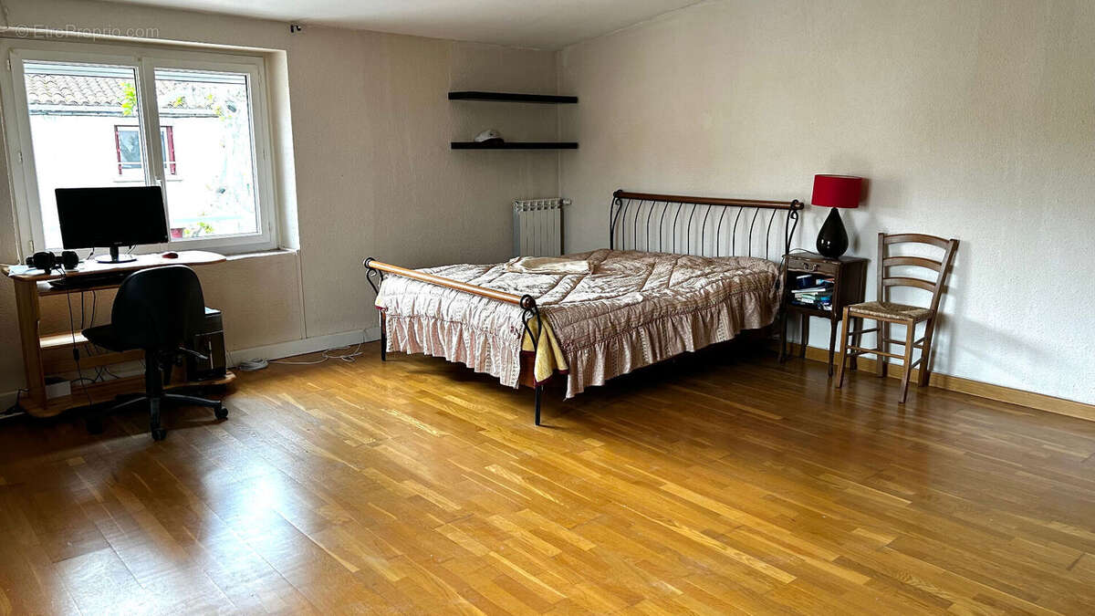 Maison à VILLEMOUSTAUSSOU