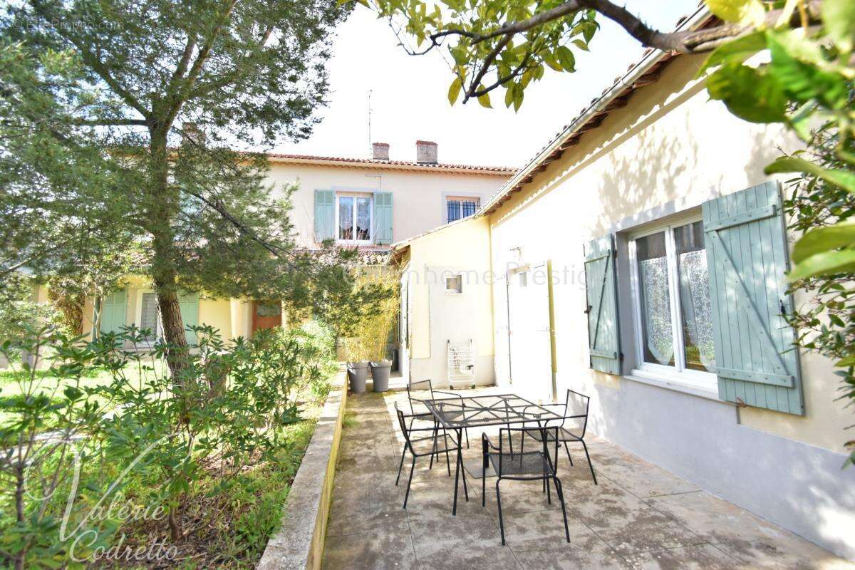LE PRADET – LES OURSINIÈRES  Propriété 320 m² – 5 logements indépendants – Terrain 3 048 m² – Proche mer - photo 10