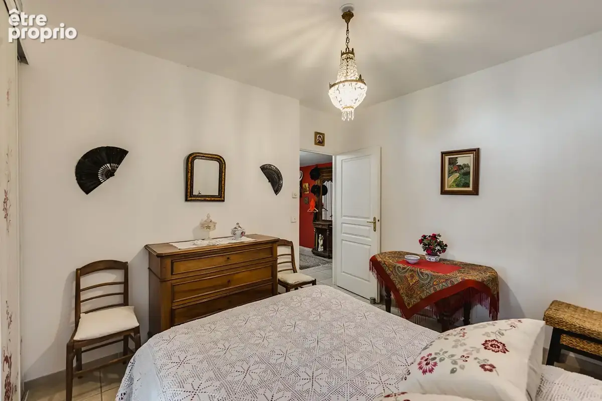 A vendre en exclusivité un appartement T4/T5 de 163 m2 avec vue mer, calanques, Notre Dame de la Garde et box/ secteur Bonnevein - photo 9