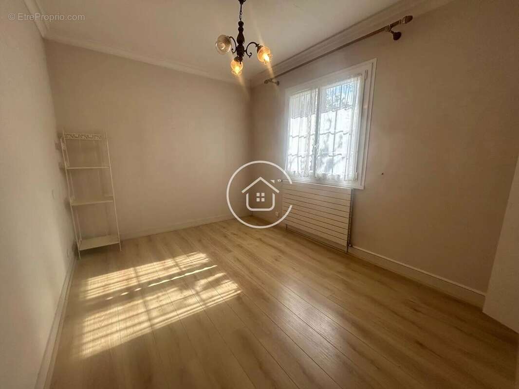 Maison à LA CHAUSSEE-SAINT-VICTOR