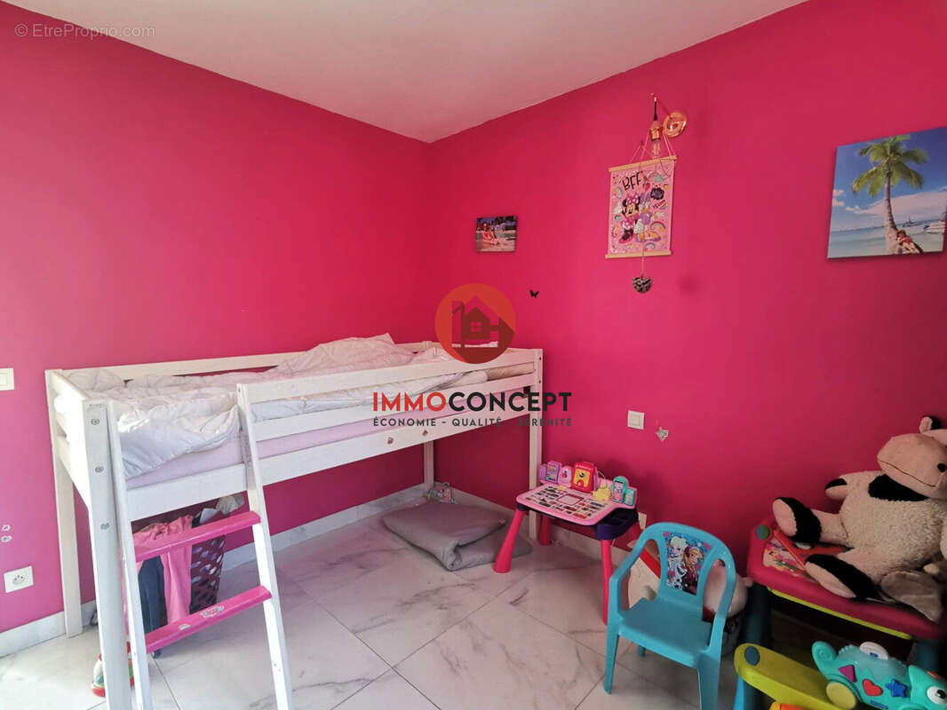 Maison à LAUDUN-L&#039;ARDOISE