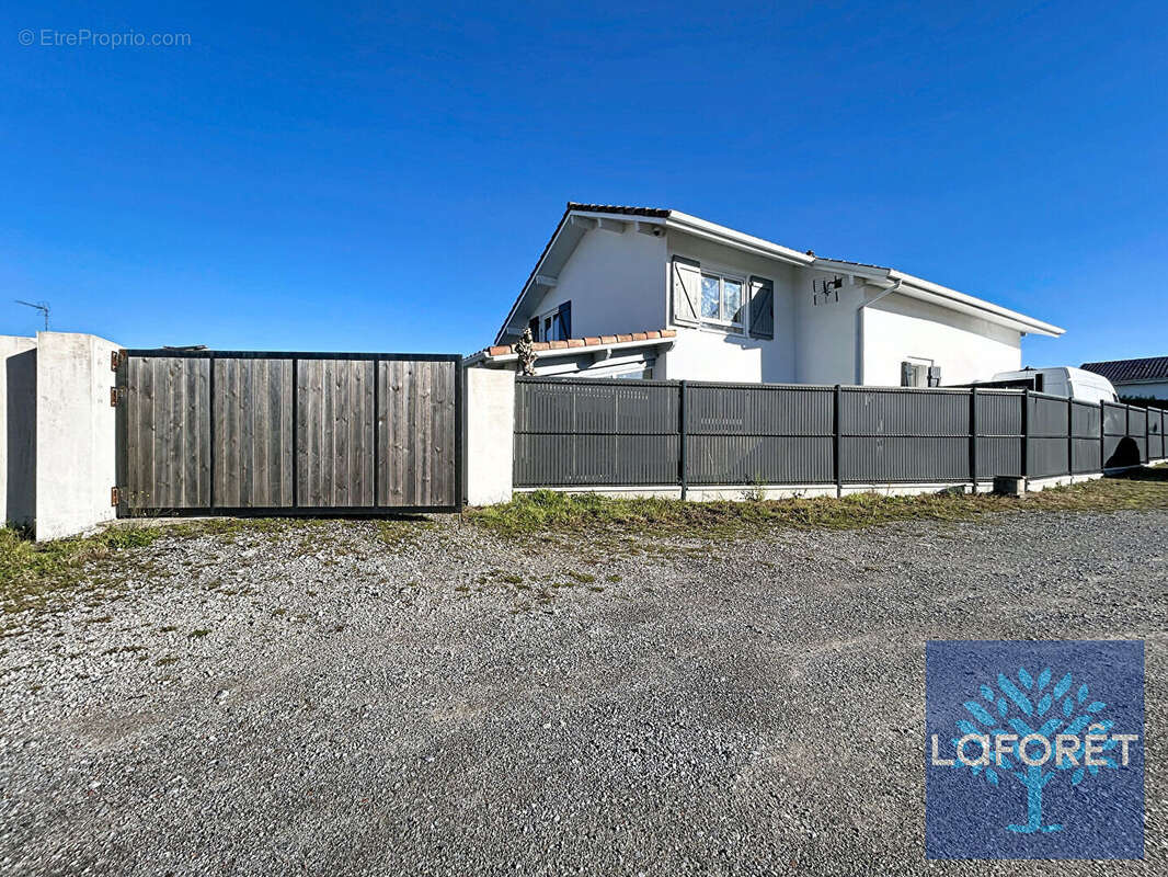 Maison à SAINT-GEOURS-DE-MAREMNE