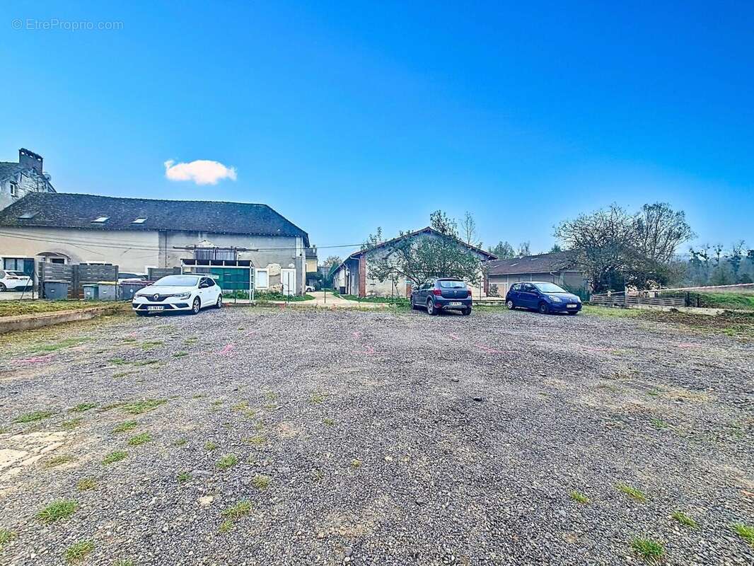 Photo 3 - Parking à VERNOU-LA-CELLE-SUR-SEINE