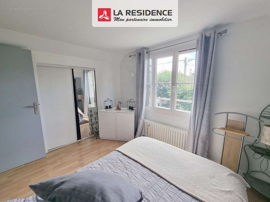 Maison 91 m² à Stains  - photo 8