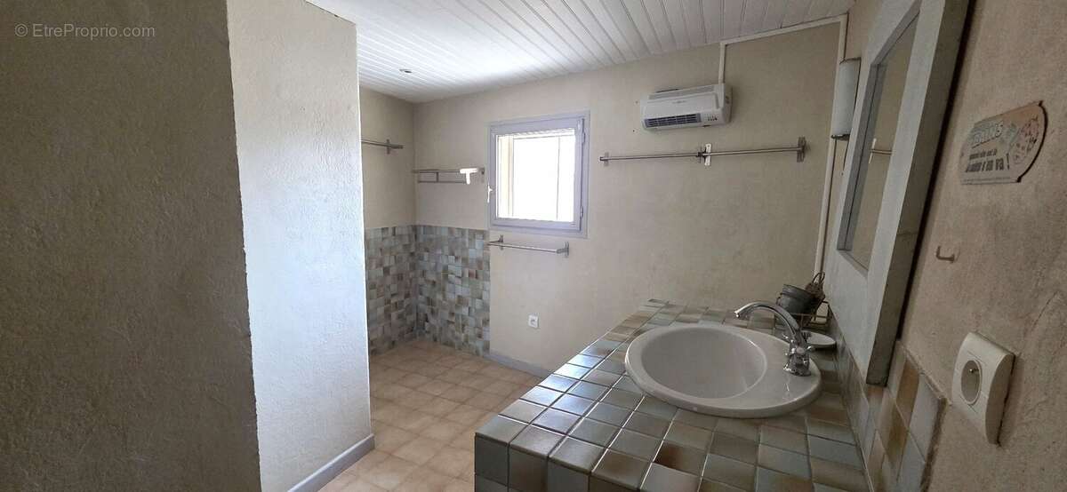 Maison à SAINT-QUENTIN-LA-POTERIE