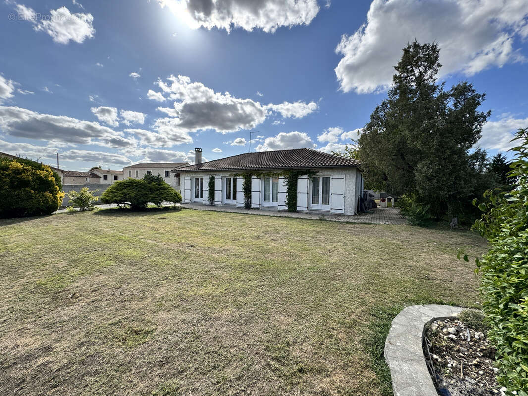 Maison à BARBEZIEUX-SAINT-HILAIRE