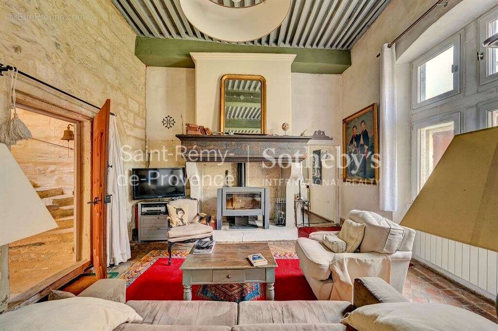 Situé proche d'Avignon, Arles et Saint Rémy de Provence, superbe Hotel particulier du XVème siècle - photo 7