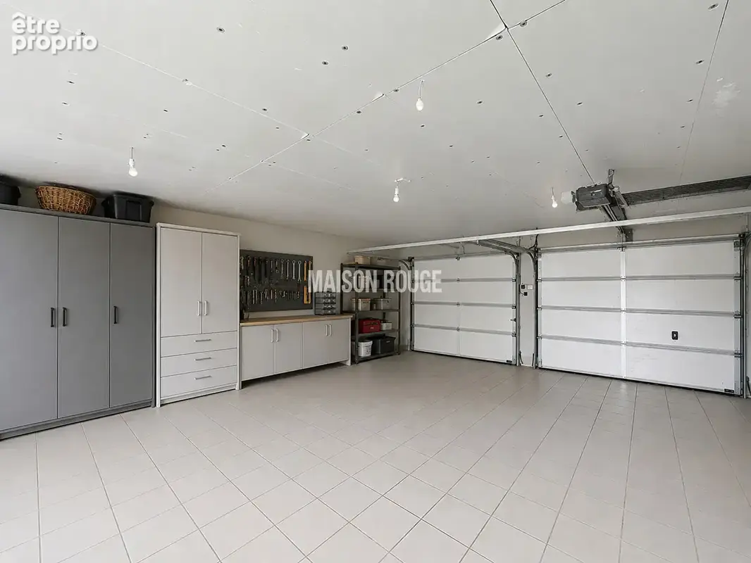 Maison familiale avec beaux espaces et jardin arboré située à PLERGUER - photo 7