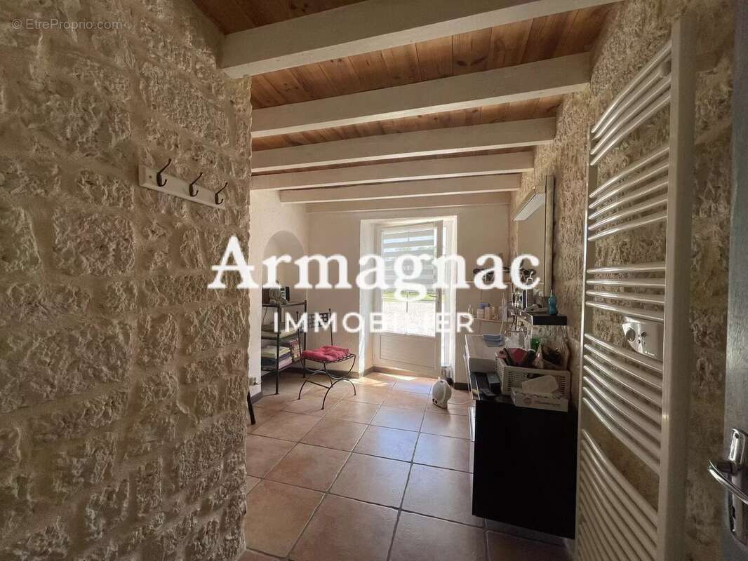 Maison à VIC-FEZENSAC