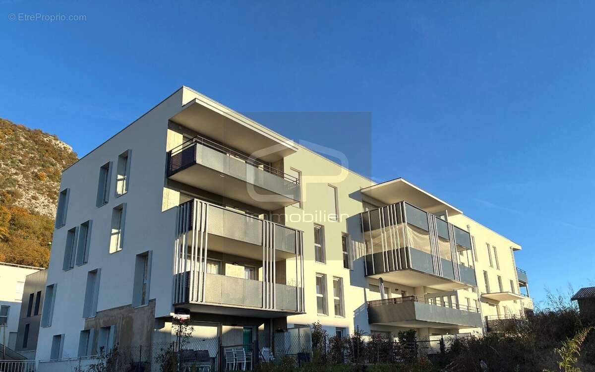 Appartement à CHALLES-LES-EAUX