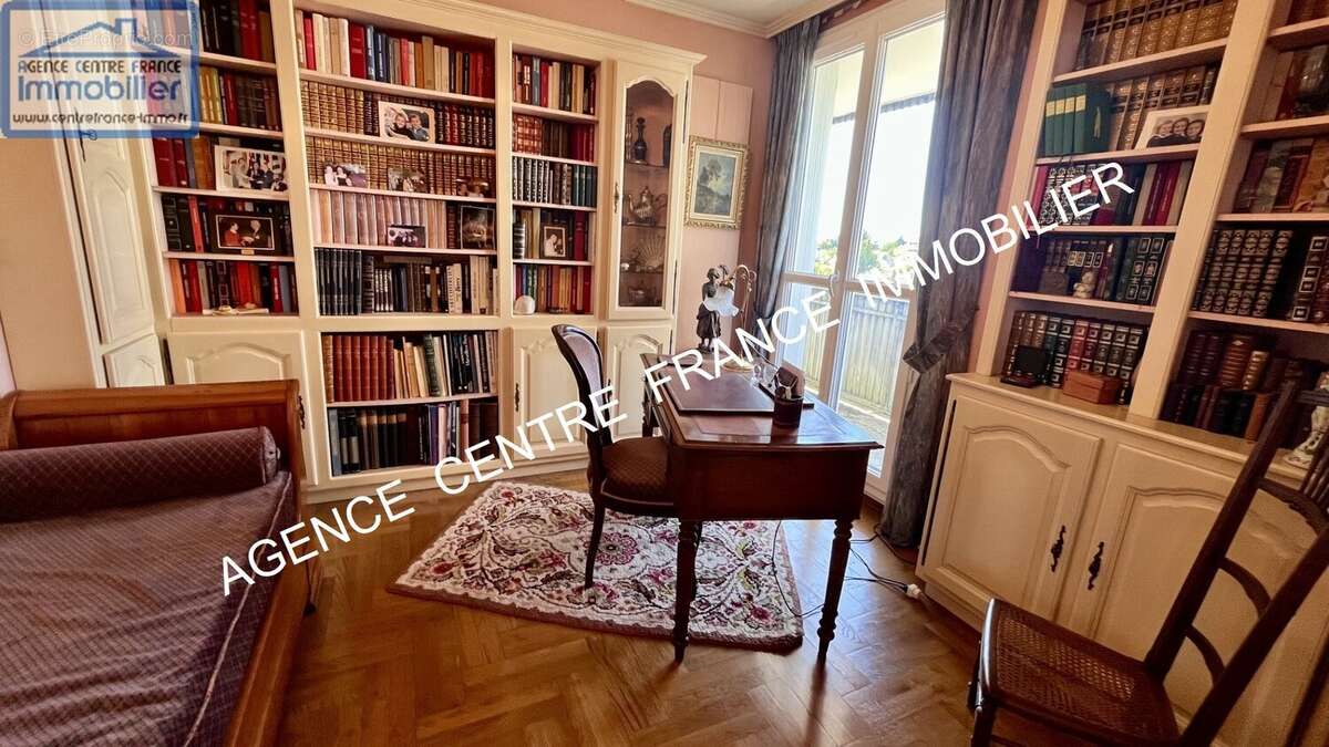 Grand appartement 3 pièces,de 94,m²  avec ascenseur, balcon, garage et cave - photo 8