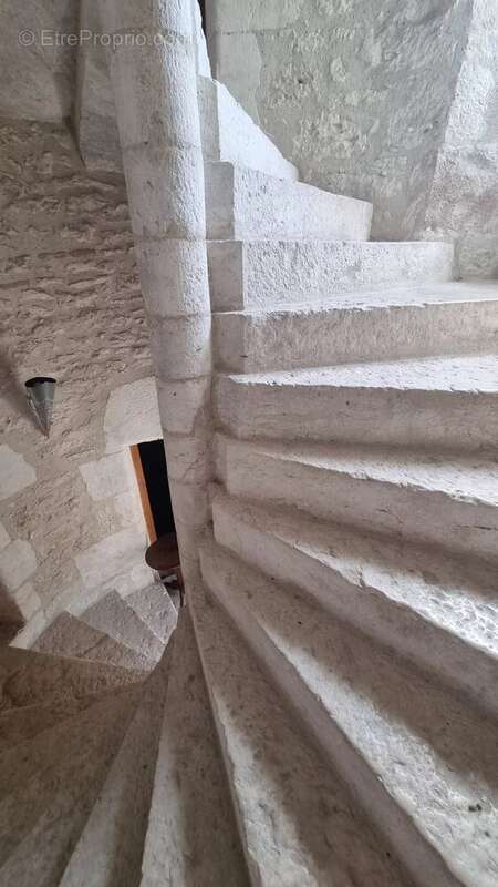 Maison à CASTELNAU-MONTRATIER