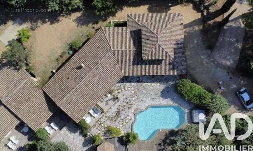 Photo 2 - Maison à LA GARDE-FREINET