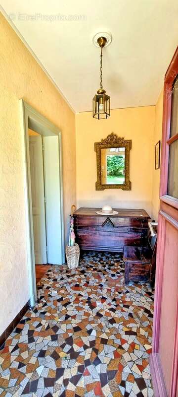 PROPRIETE AUTHENTIQUE   composée d' une maison familiale  et  de dépendances sur 10 HA . * - photo 6