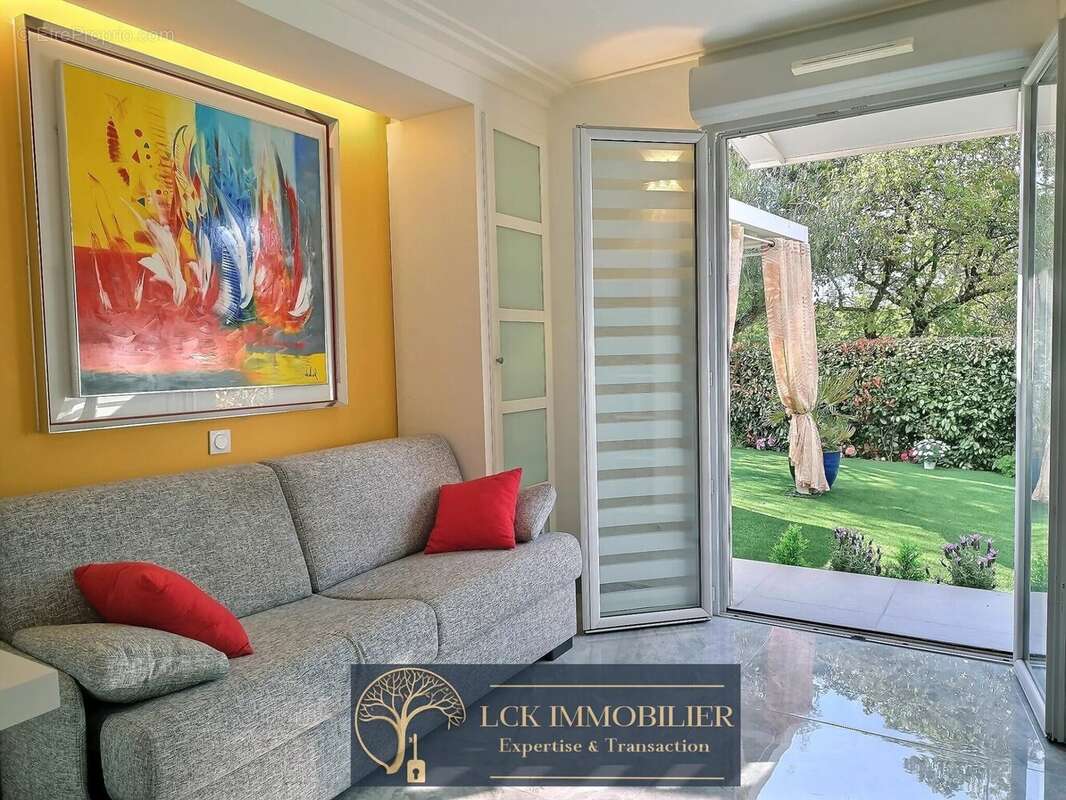 Appartement à PUGET-SUR-ARGENS