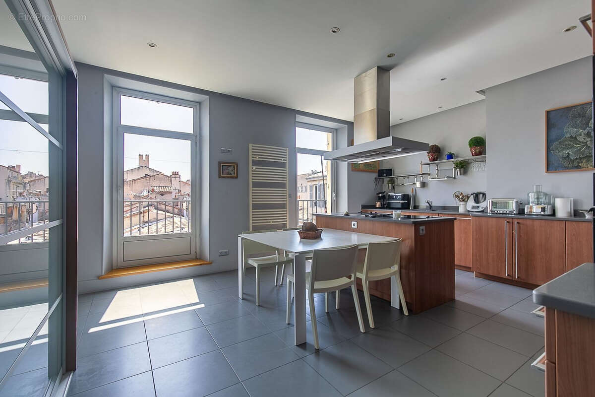 Appartement à MARSEILLE-6E