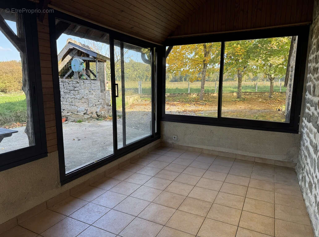 Maison à SAINT-LEGER-DES-PRES