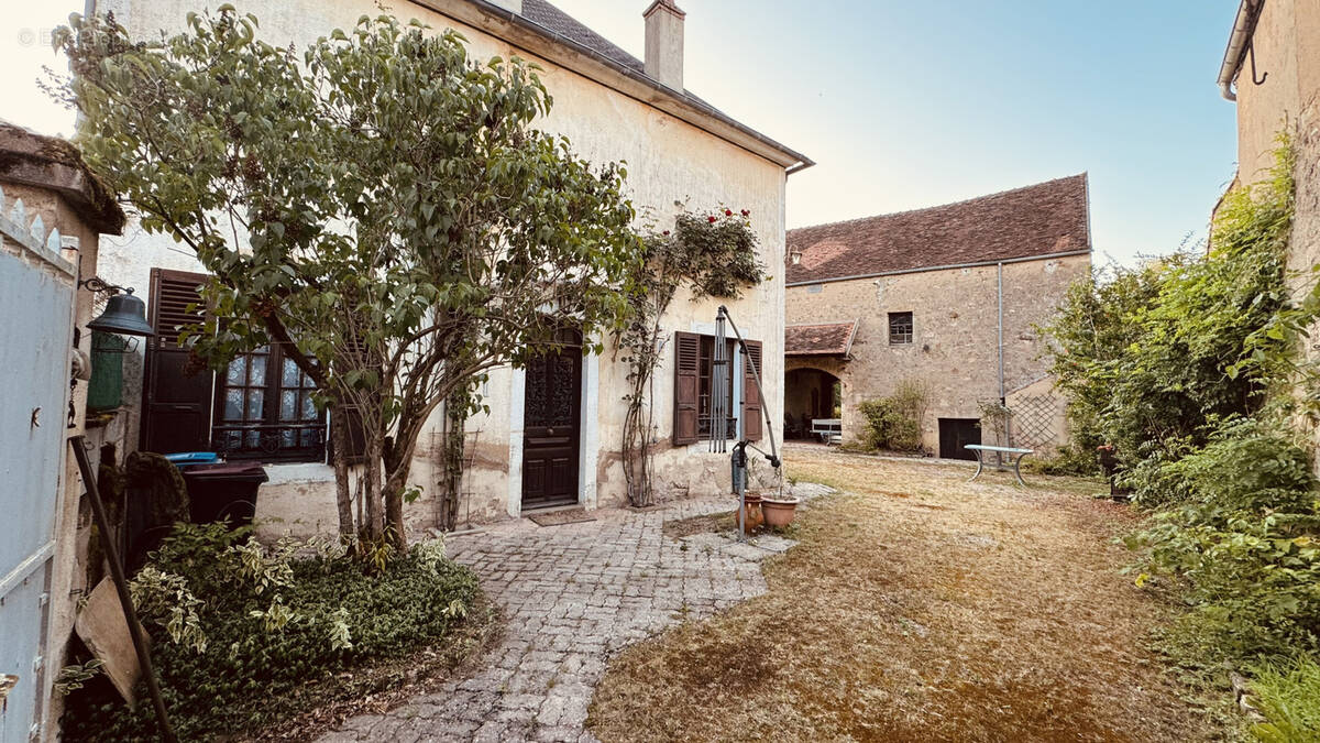 Maison à PONTAUBERT