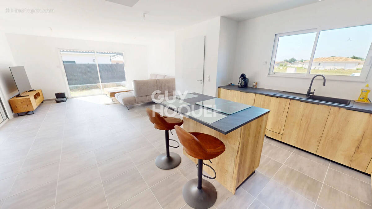 Maison à RION-DES-LANDES