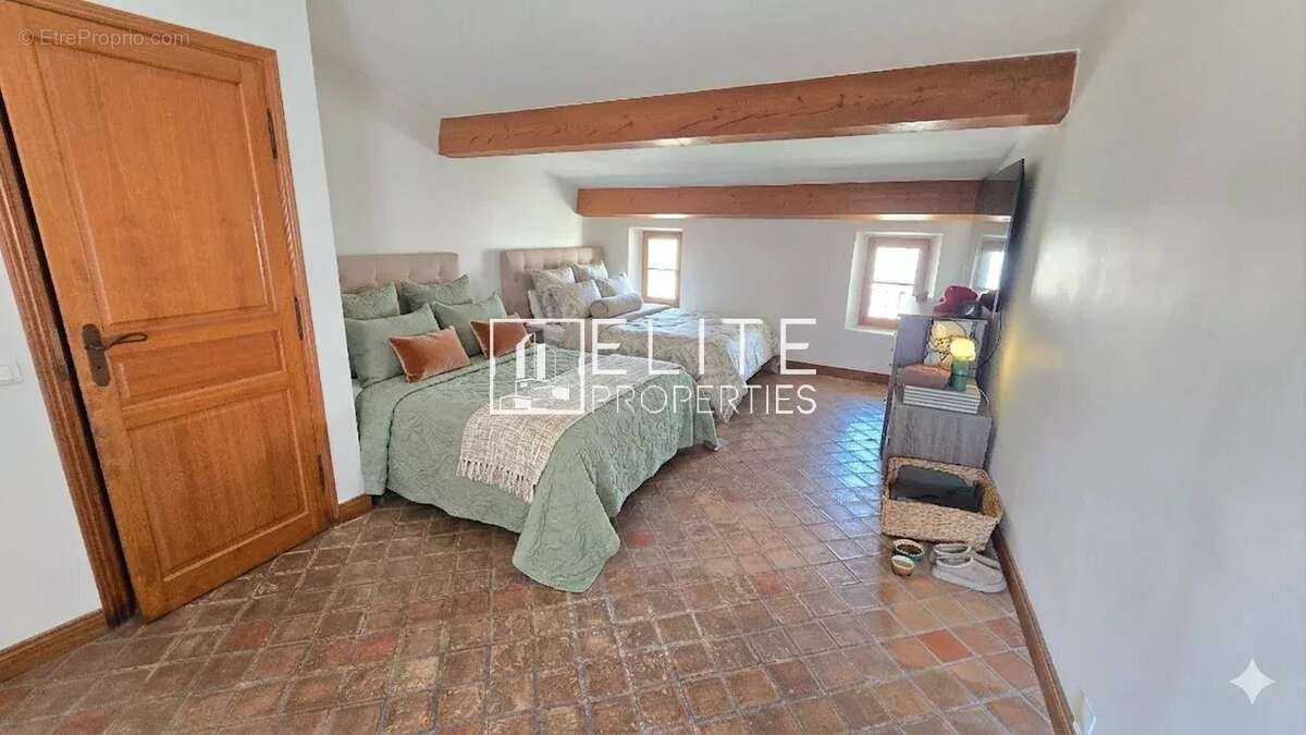 Appartement à MOUGINS