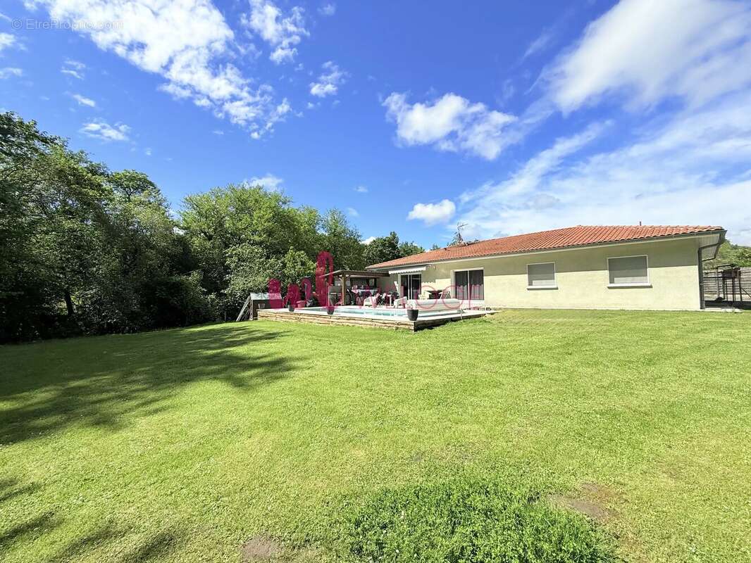 Maison à RIVIERE-SAAS-ET-GOURBY