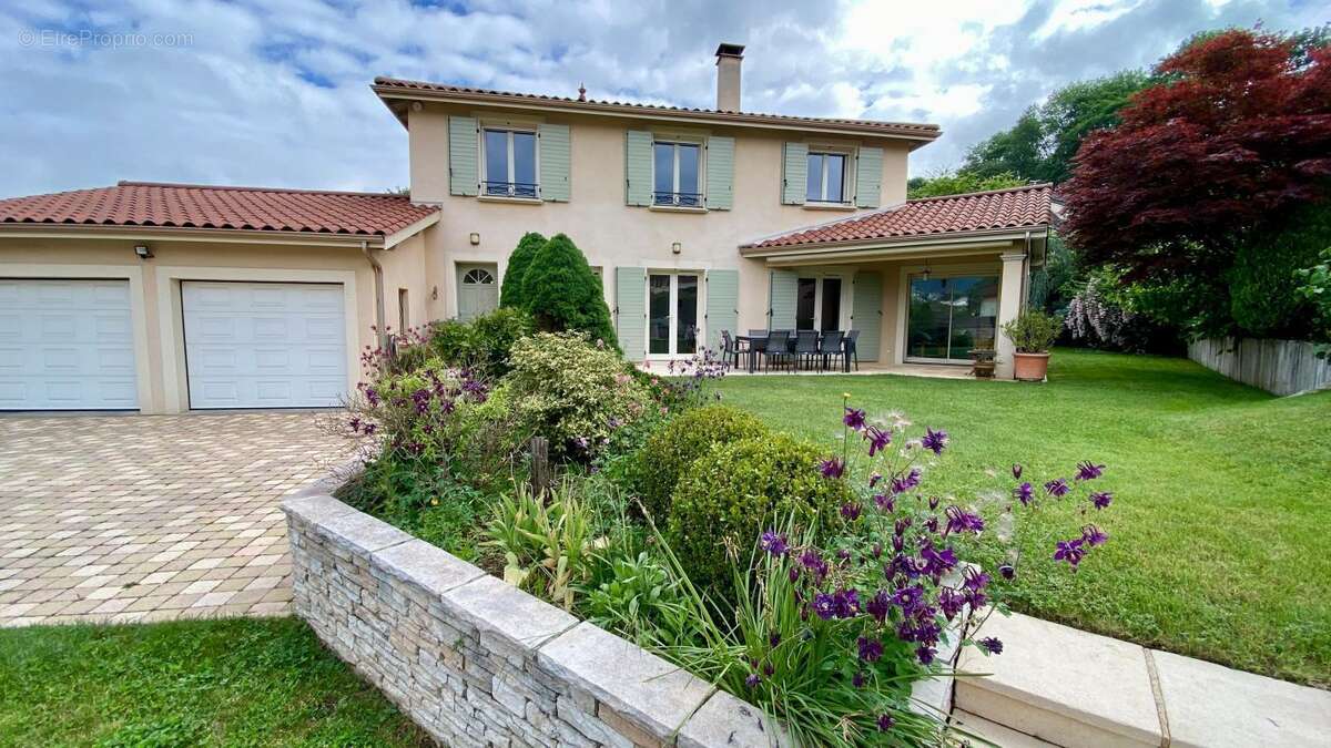 Maison à FONTAINES-SAINT-MARTIN