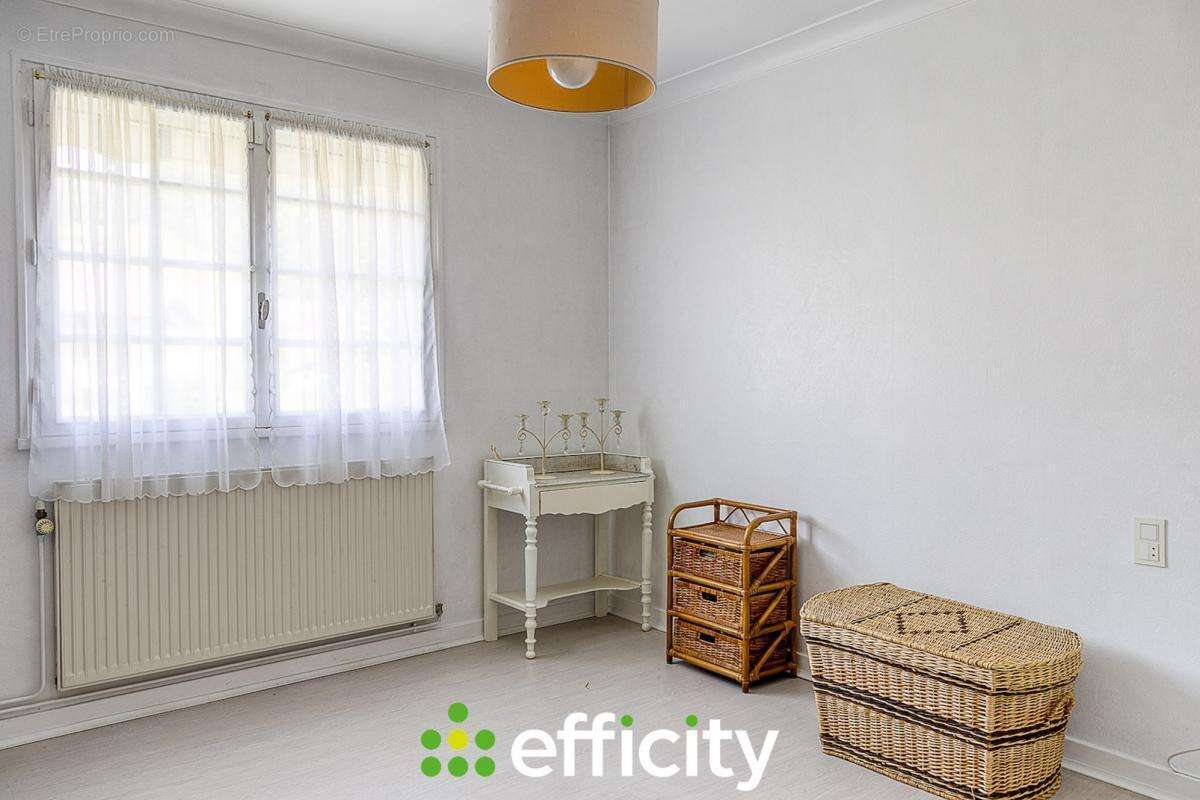 Maison à NIVOLAS-VERMELLE