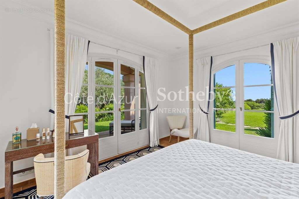 Charmante villa d'architecte avec vue panoramique sur la mer, piscine et jardin paysager à Menton - photo 12