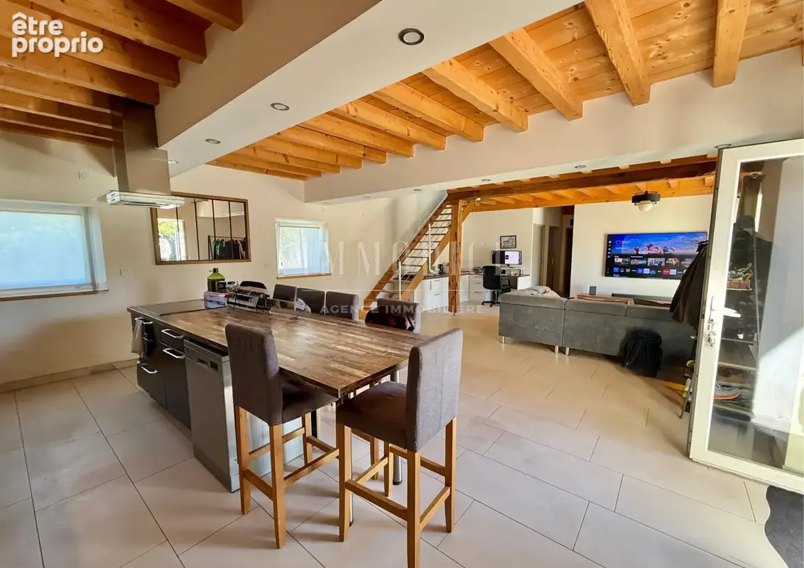 Maison de caractère rénovée avec piscine à Genouilleux. - photo 5