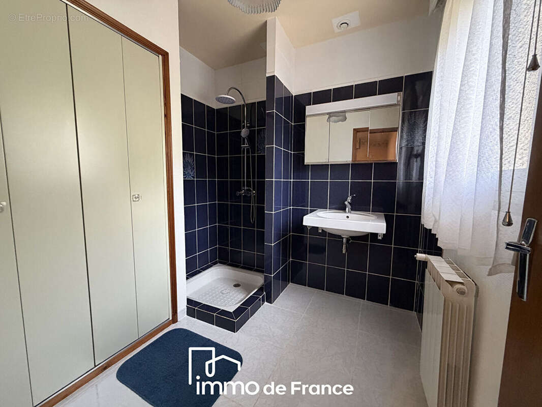 Sainte Radegonde, Grande Maison familiale - Parcelle de 931 m² - photo 8