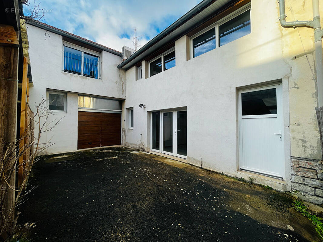 Appartement à MONTCEAU-LES-MINES