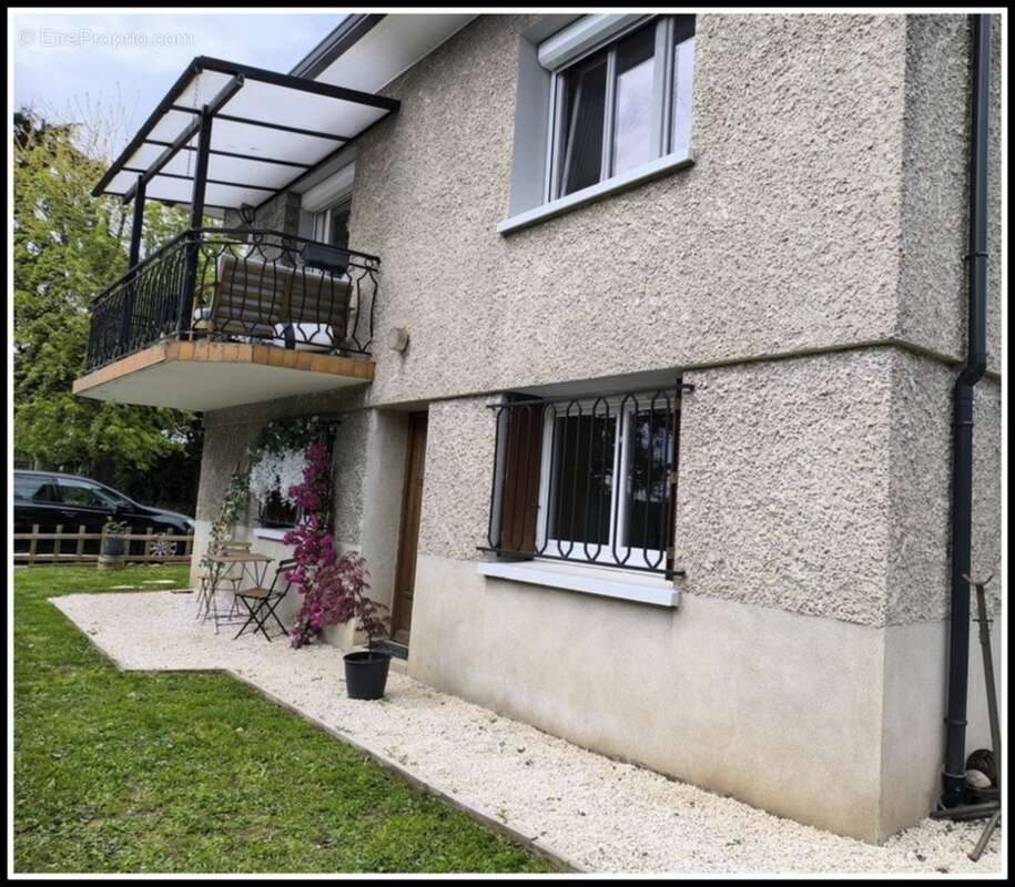 Maison rénovée 123m2 4 chambres sur terrain plat constructible de 1000m2 - photo 9