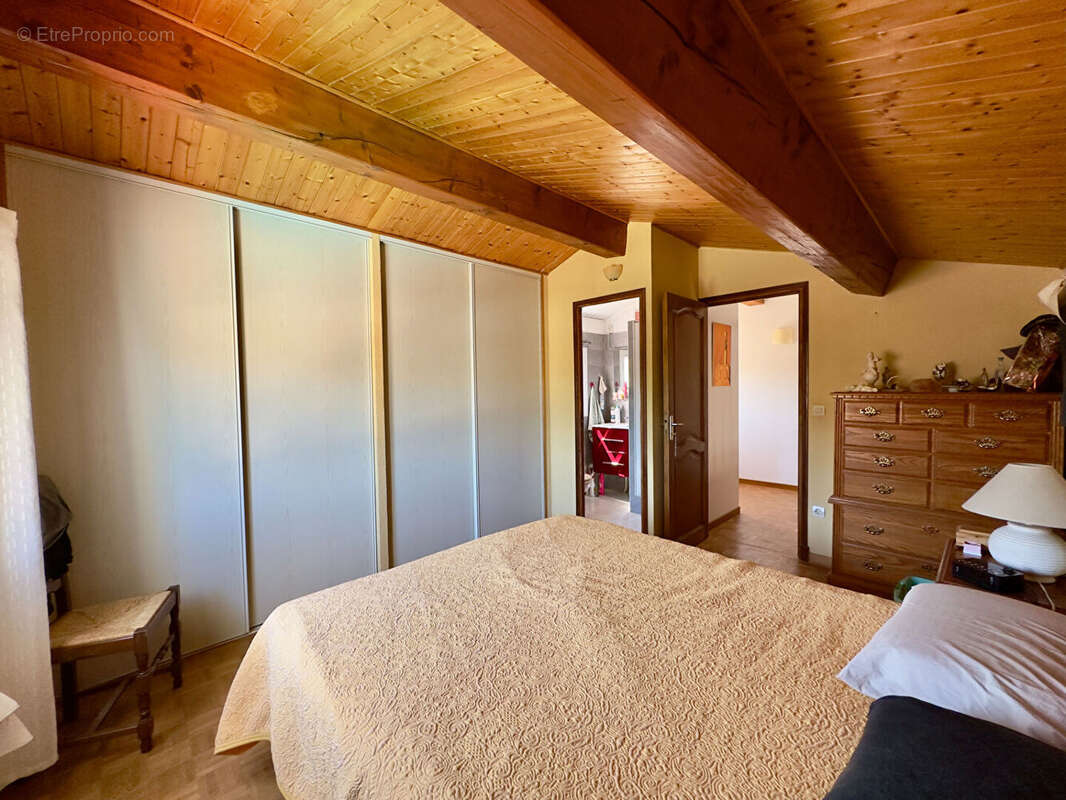 Maison familiale de 114 m² avec piscine, 4 chambres, centre-ville la crau - photo 13
