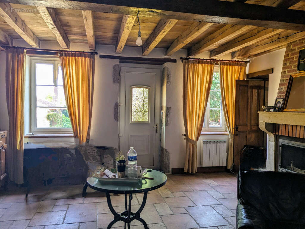 Maison à SAINT-BONNET-TRONCAIS