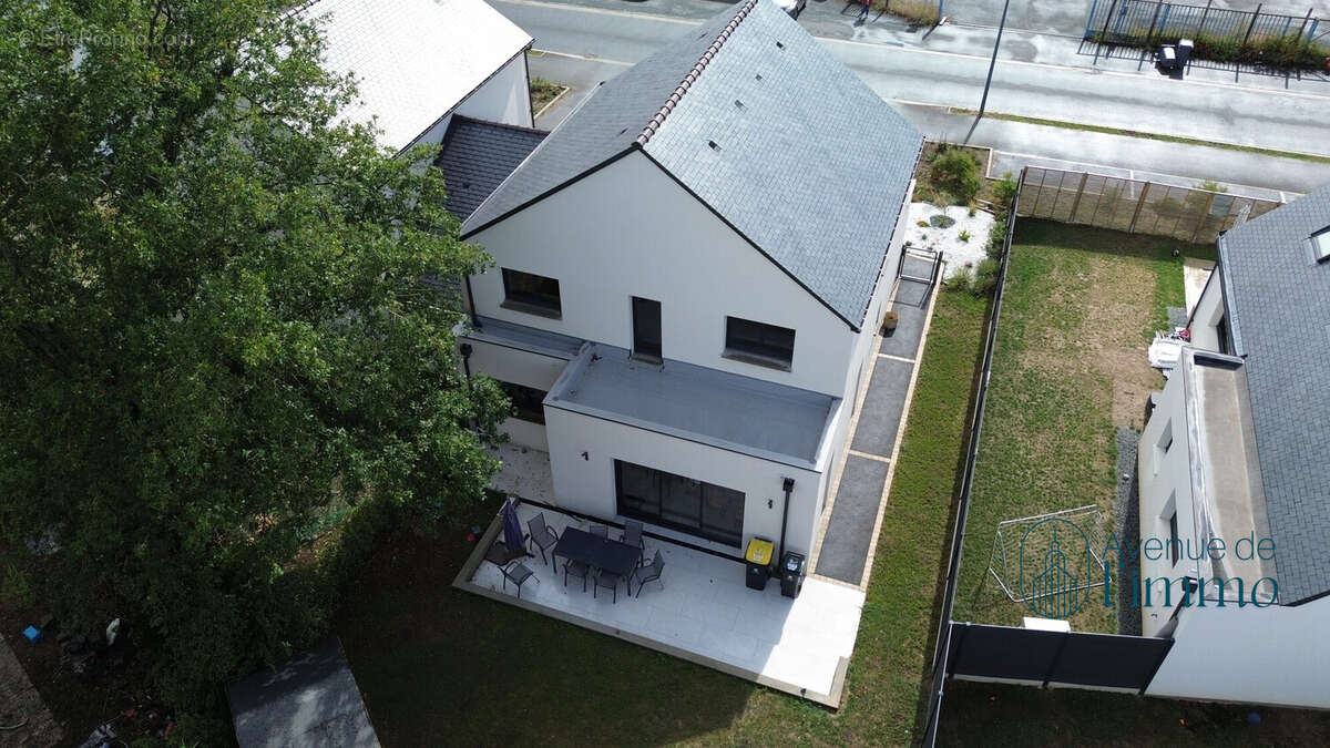 Maison à MONTREUIL-JUIGNE