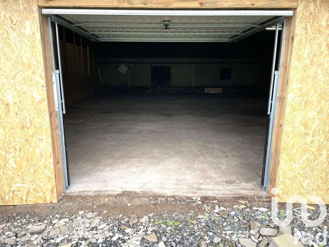 Photo 3 - Parking à LA ROUXIERE