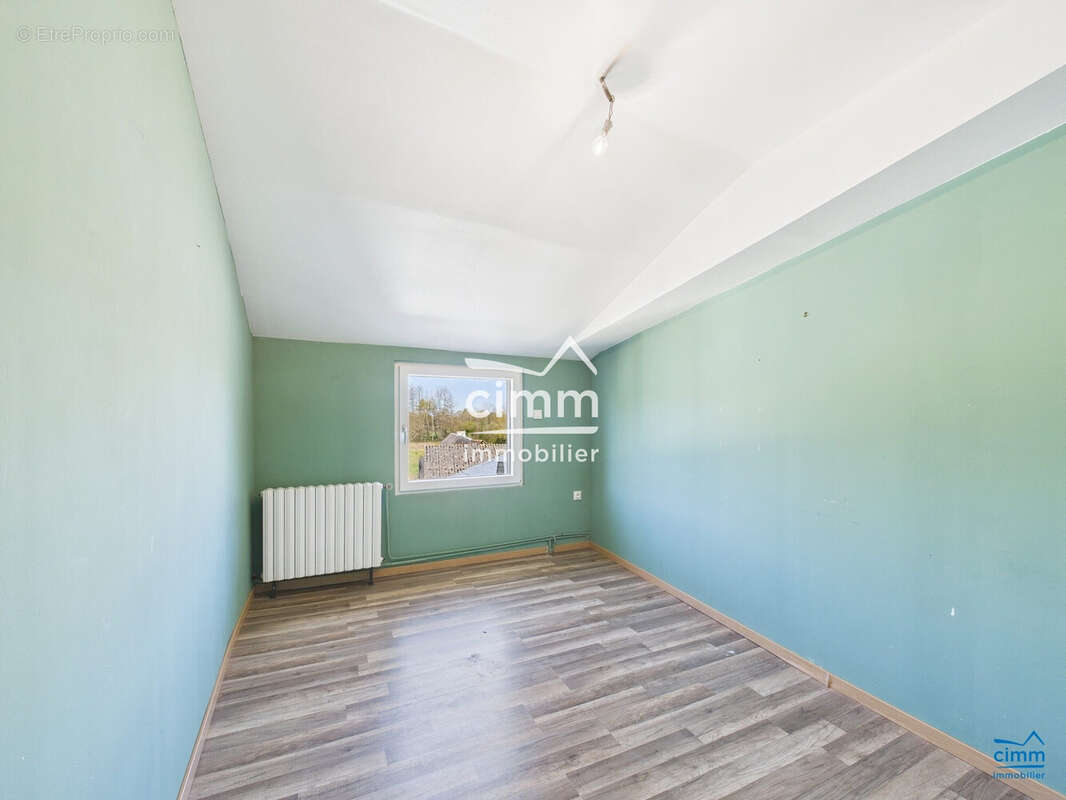 Maison à LONGUE-JUMELLES