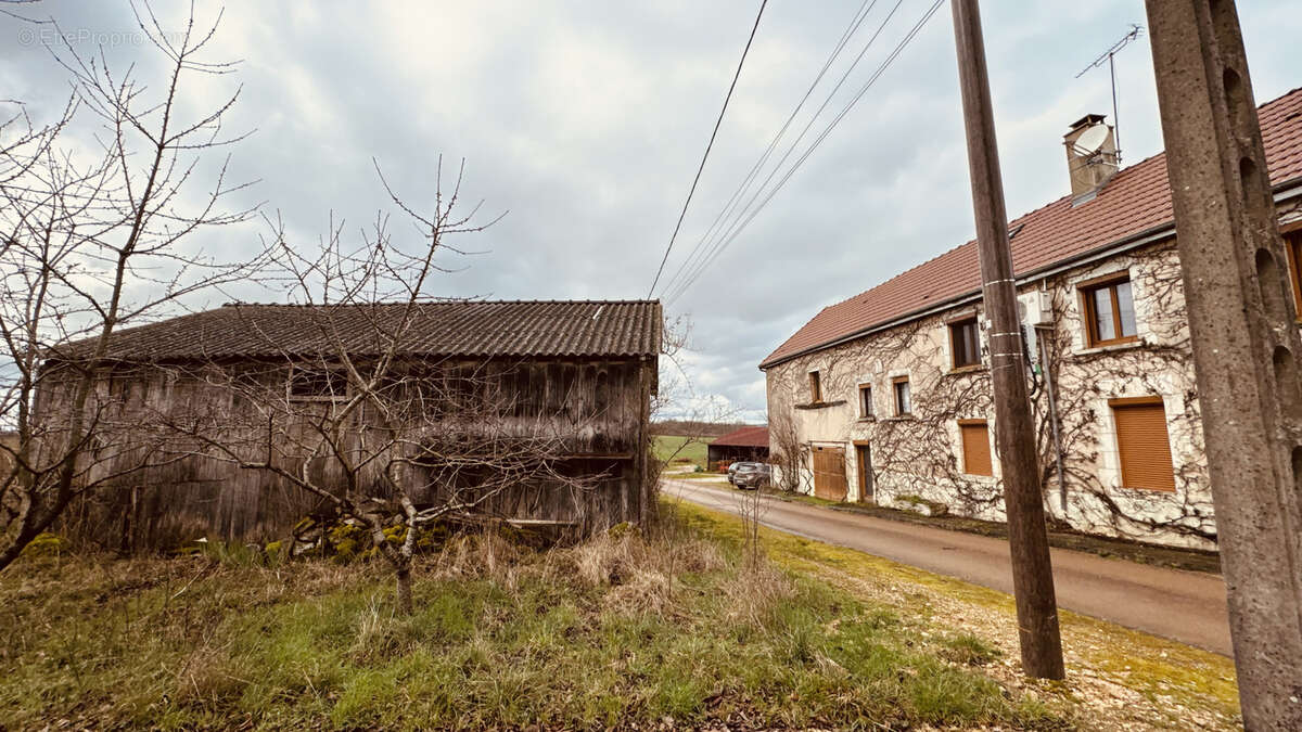Longère bourguignonne secteur MAILLY-LA-VILLE 151 200 €. - photo 2