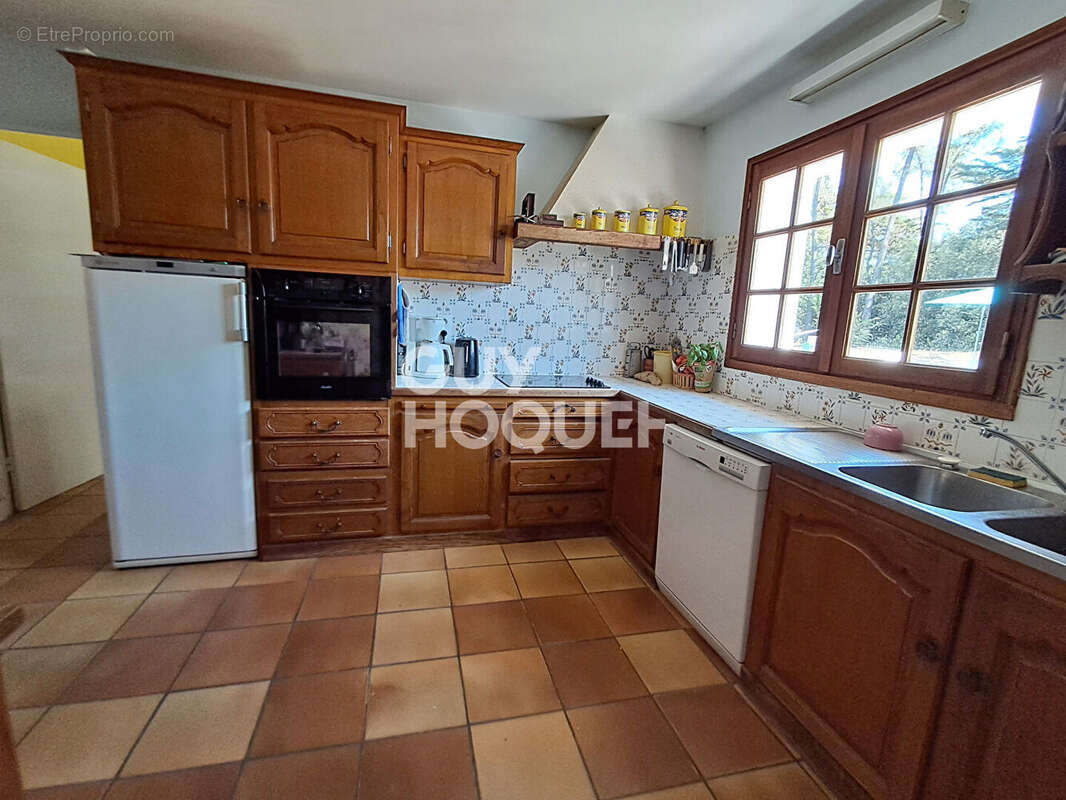 Maison à vendre à La Flotte - 5 pièces, piscine, grand terrain - photo 9