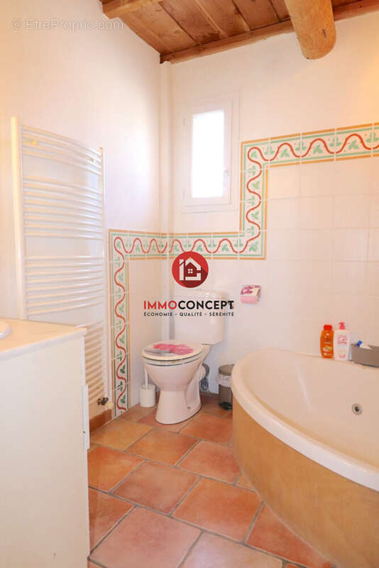 Appartement à BAGNOLS-SUR-CEZE