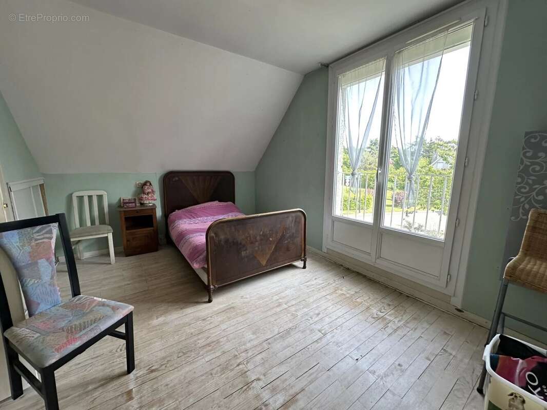 Maison à LE MESNIL-SAINT-DENIS