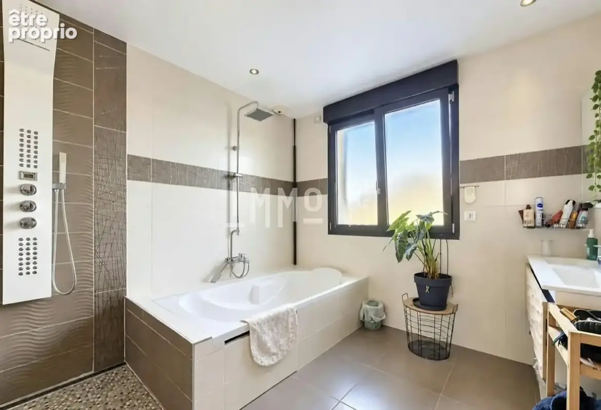 Maison 6 pièces 137 m² à vendre à Brehal (50290) - photo 6