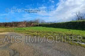 Terrain 3386 m² à Champs  - photo 2