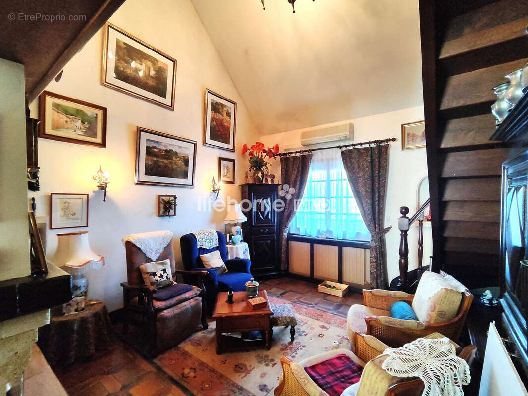 Maison 253 m² à Chateauroux  - photo 4