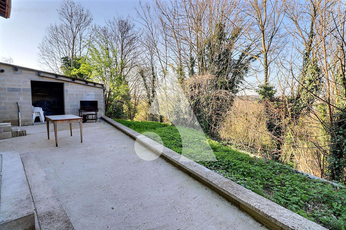 Maison à MERY-SUR-OISE