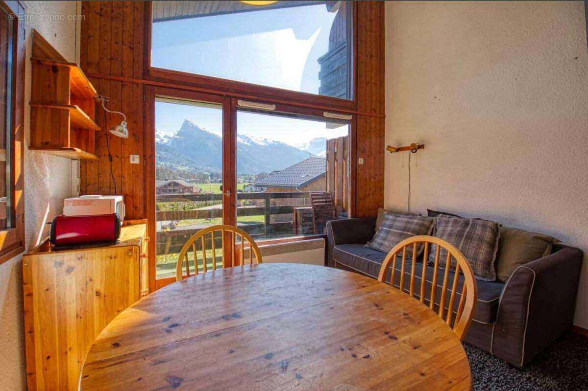 Appartement à MORILLON