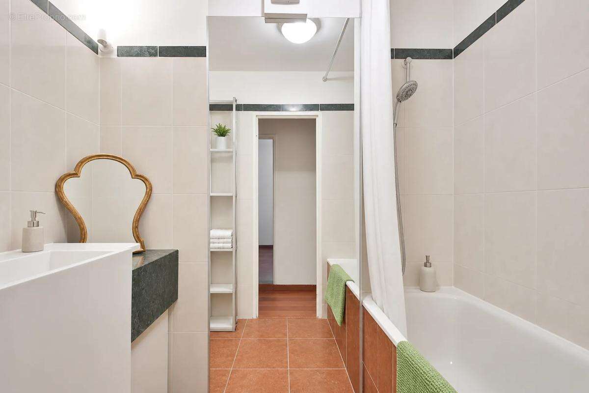 Appartement à PARIS-14E