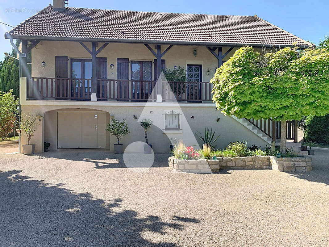 Maison à SAINT-MARTIN-EN-BRESSE