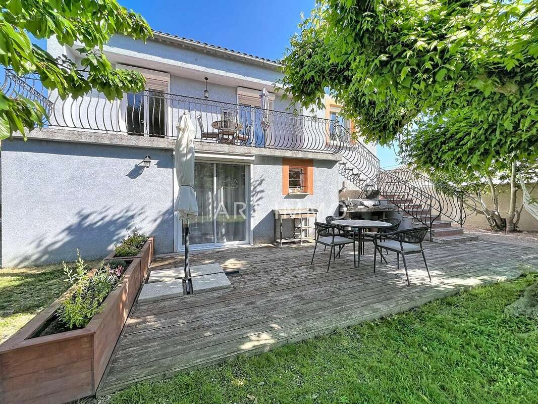 Maison à L'ISLE-SUR-LA-SORGUE